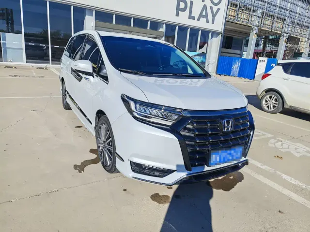 Honda Elysion — Фото автомобиля 3