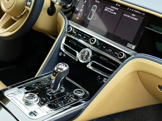 Bentley Flying Spur — Фото автомобиля 19