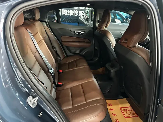 Volvo S60 — Фото автомобиля 6