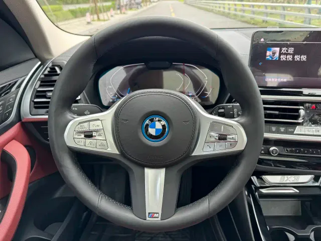 BMW iX3 — Фото автомобиля 18