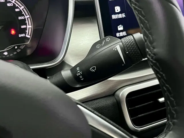 Geely Binyue — Фото автомобиля 16