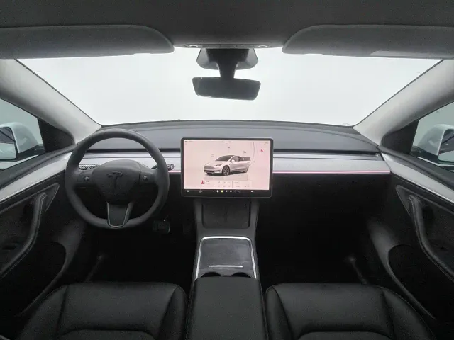 Tesla Model Y — Фото автомобиля 17