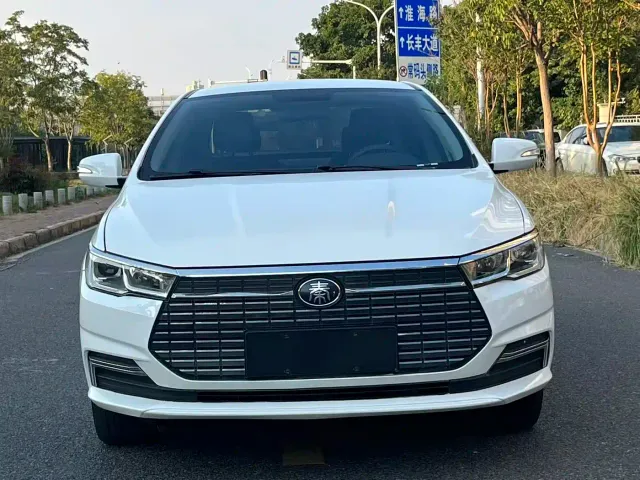 BYD Qin — Фото автомобиля 2