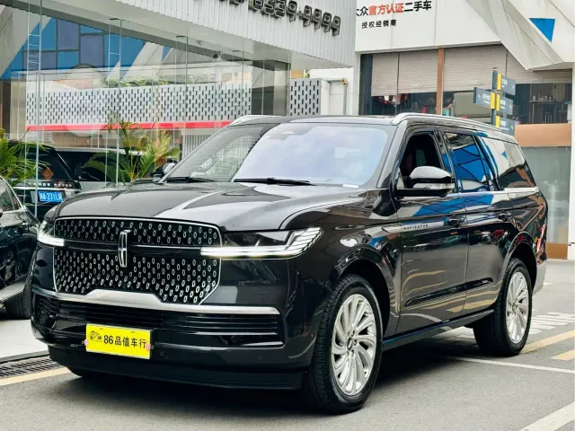 Фотография автомобиля — Lincoln Navigator