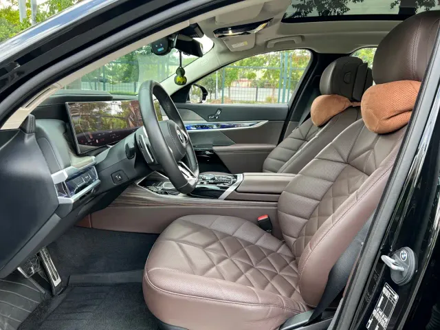 BMW 7 Series — Фото автомобиля 10