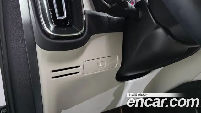 Volvo XC40 — Фото автомобиля 28