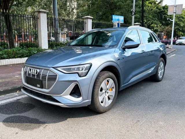 Фотография автомобиля — Audi e-tron