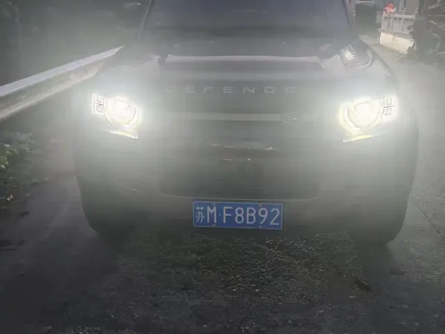 Land Rover Defender — Фото автомобиля 2