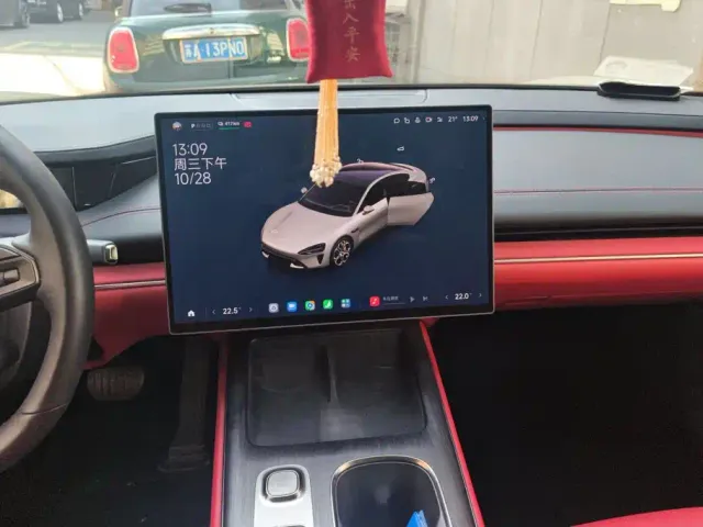 Xiaomi SU7 — Фото автомобиля 12