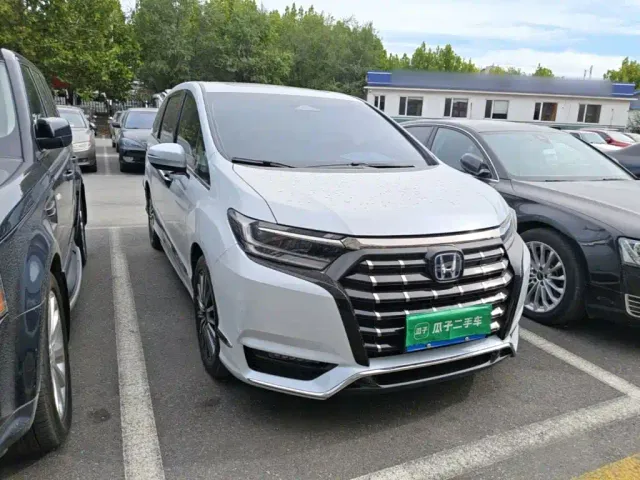 Honda Elysion — Фото автомобиля 3