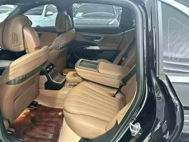 Mercedes-Benz E-Class — Фото автомобиля 13