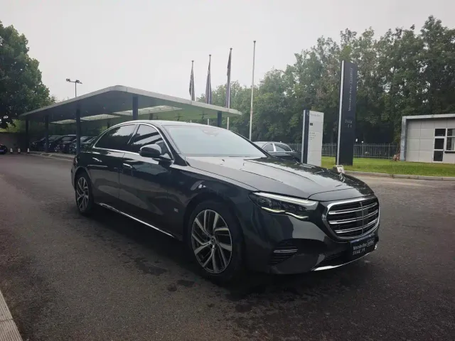 Mercedes-Benz E-Class — Фото автомобиля 3