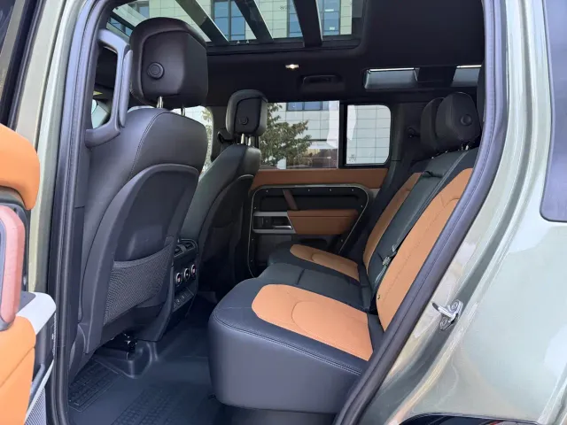 Land Rover Defender — Фото автомобиля 8