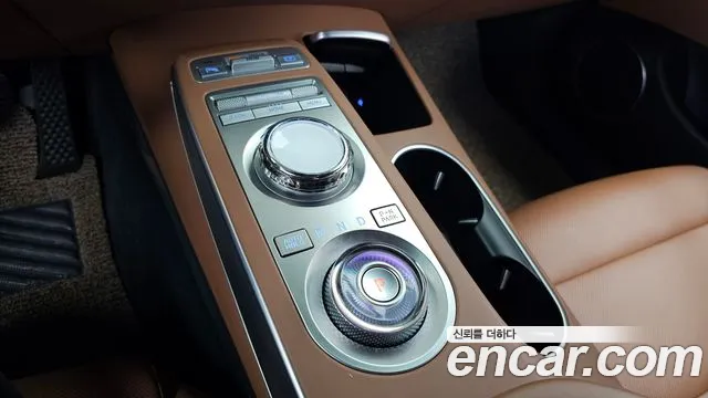 Genesis GV70 — Фото автомобиля 12