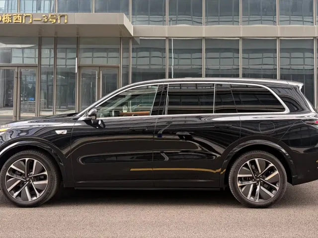 Li Auto Li Xiang L9 2024 Pro — Фото автомобиля 3