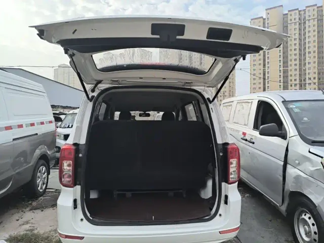Wuling Hongguang — Фото автомобиля 18