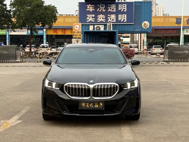 BMW 5 Series — Фото автомобиля 2