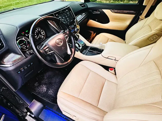Toyota Alphard — Фото автомобиля 4
