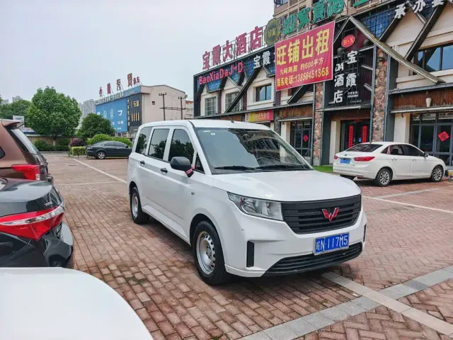 Wuling Hongguang Plus — Фото автомобиля 3