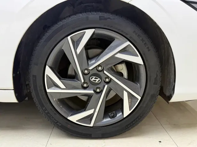 Hyundai Elantra — Фото автомобиля 22