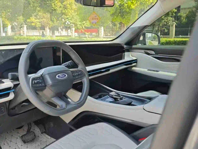 Ford Edge — Фото автомобиля 5