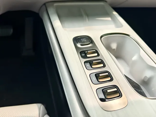 Xiaomi SU7 — Фото автомобиля 16