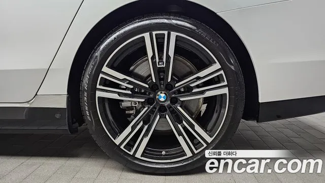 BMW i7 — Фото автомобиля 16