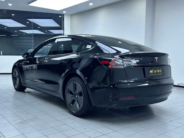 Tesla Model 3 — Фото автомобиля 7