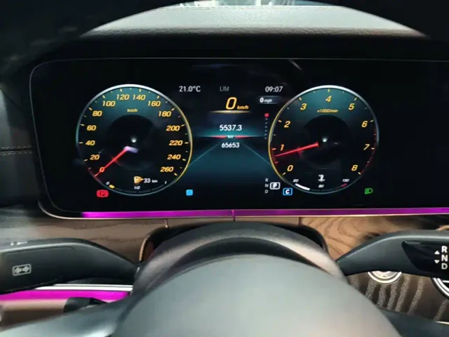 Mercedes-Benz E-Class — Фото автомобиля 11