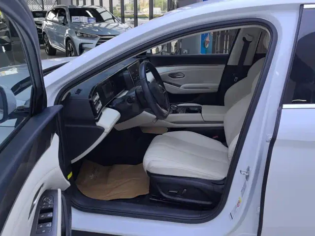 BYD Qin L — Фото автомобиля 9