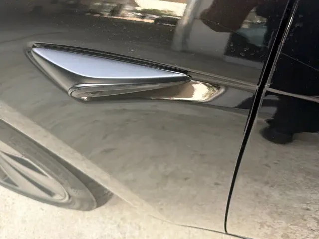 Tesla Model 3 — Фото автомобиля 10