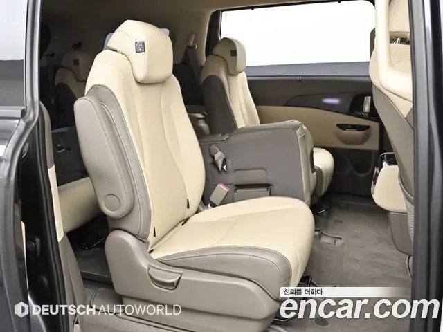 Kia Carnival Generation 4 — Фото автомобиля 17