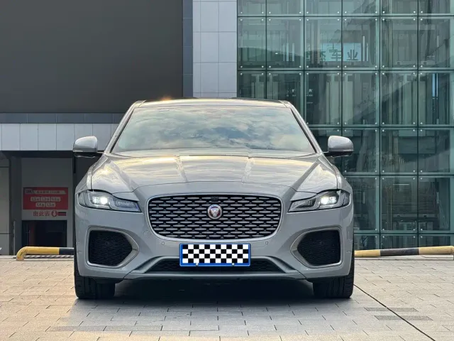 Jaguar XFL — Фото автомобиля 2