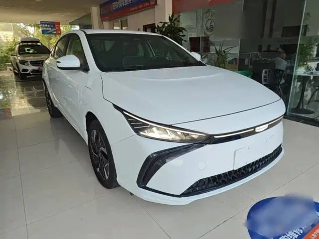 Geely Geometry G6 — Фото автомобиля 3