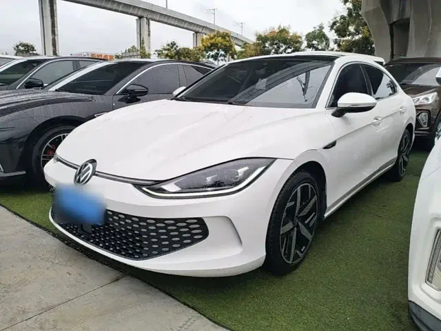 Фотография автомобиля — Volkswagen Lamando
