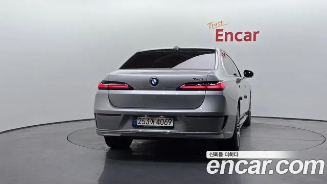 BMW 7-Series 7 серия (G70) 740i sDrive Design Pure Excellence — Фото автомобиля 4