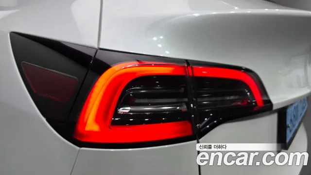Tesla Model Y — Фото автомобиля 8