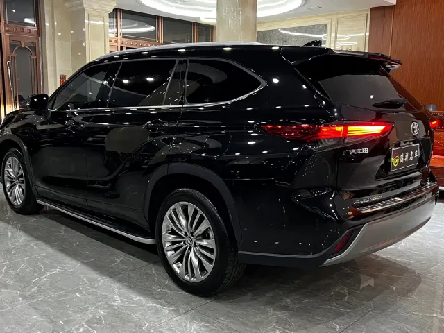 Toyota Highlander — Фото автомобиля 6
