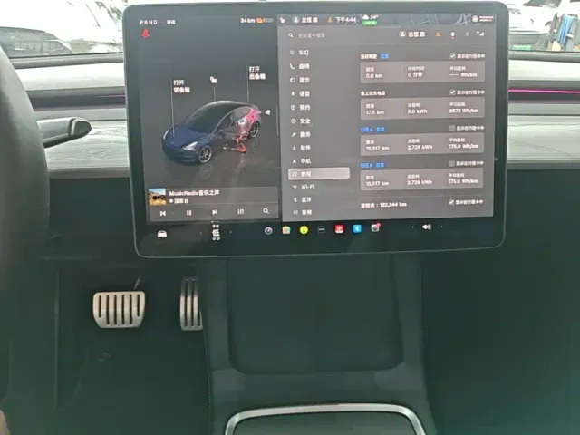 Tesla Model 3 — Фото автомобиля 12
