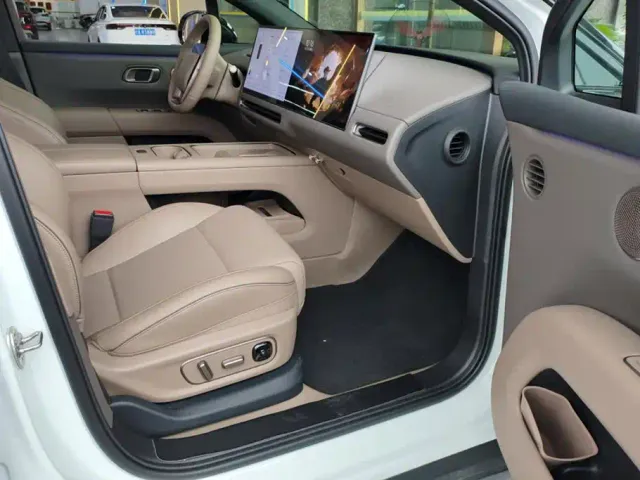 Li Auto Li Auto i6 2025 2WD Base Model — Фото автомобиля 8