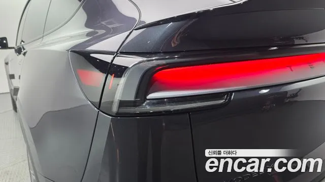 Tesla Model Y — Фото автомобиля 8