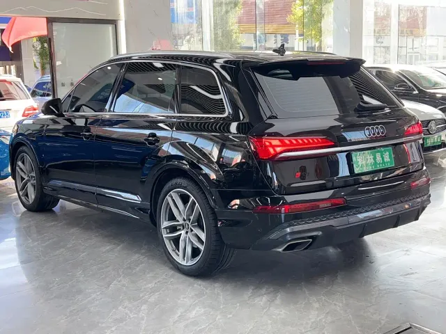 Audi Q7 — Фото автомобиля 6