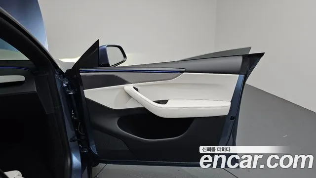 Tesla Model Y — Фото автомобиля 23