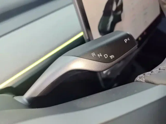 Tesla Model Y — Фото автомобиля 13