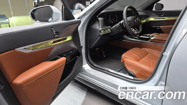 BMW 7 Series G70 — Фото автомобиля 10
