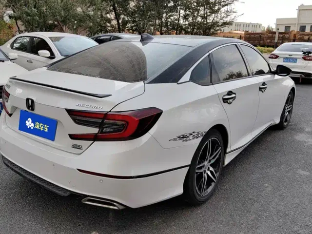 Honda Accord — Фото автомобиля 3
