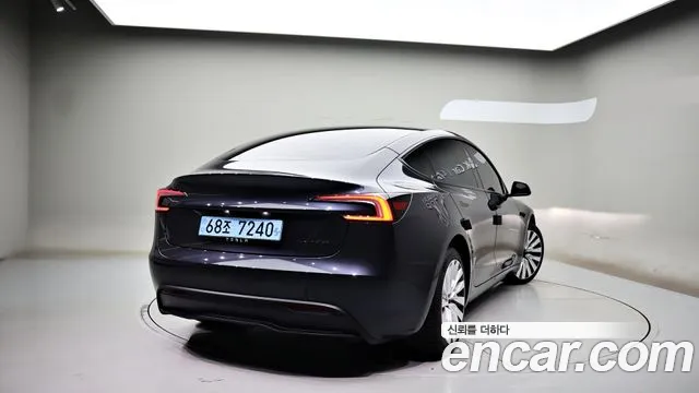Tesla Model 3 — Фото автомобиля 4