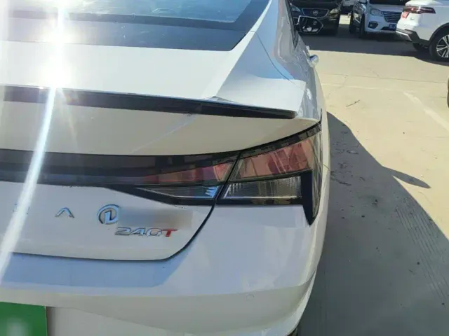 Hyundai Elantra — Фото автомобиля 7