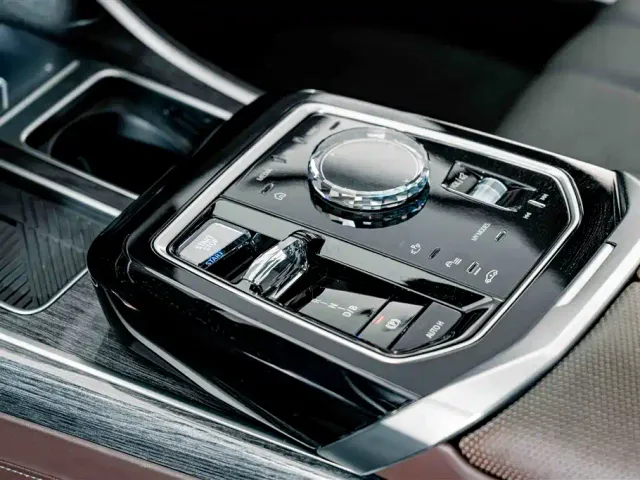 BMW i7 — Фото автомобиля 18