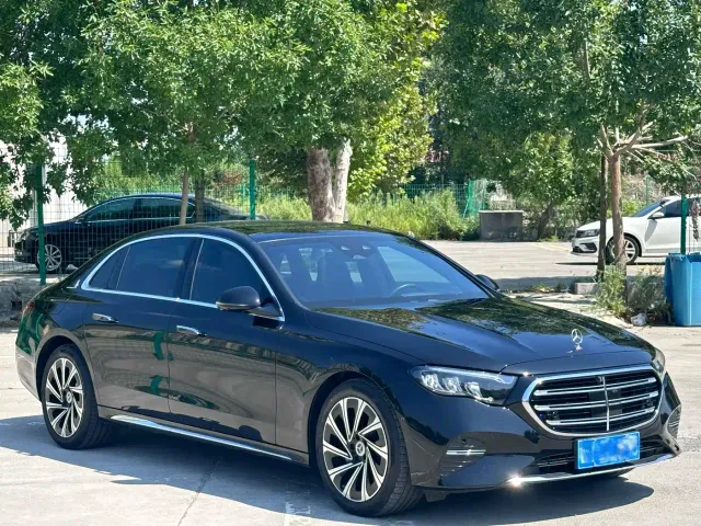 Mercedes-Benz E-Class — Фото автомобиля 3